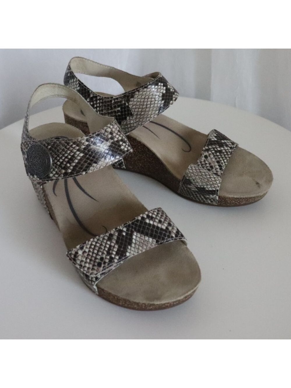 ABEO B.I.O.system “Una Metatarsal” Snake Skin Print Wedge Sandals - Picture 2 of 16